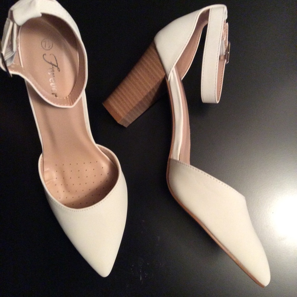 Heeled pumps women’s size 7 1/2
